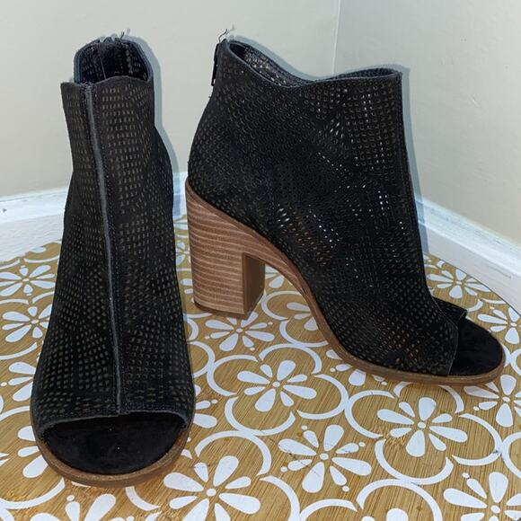 NWT Lucky Brand black nubuck Vacob open toe perforated bootie, 7.5 - Picture 8 of 14